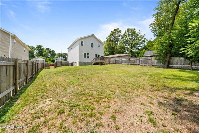 745 W Illinois Avenue, Southern Pines, NC 28387