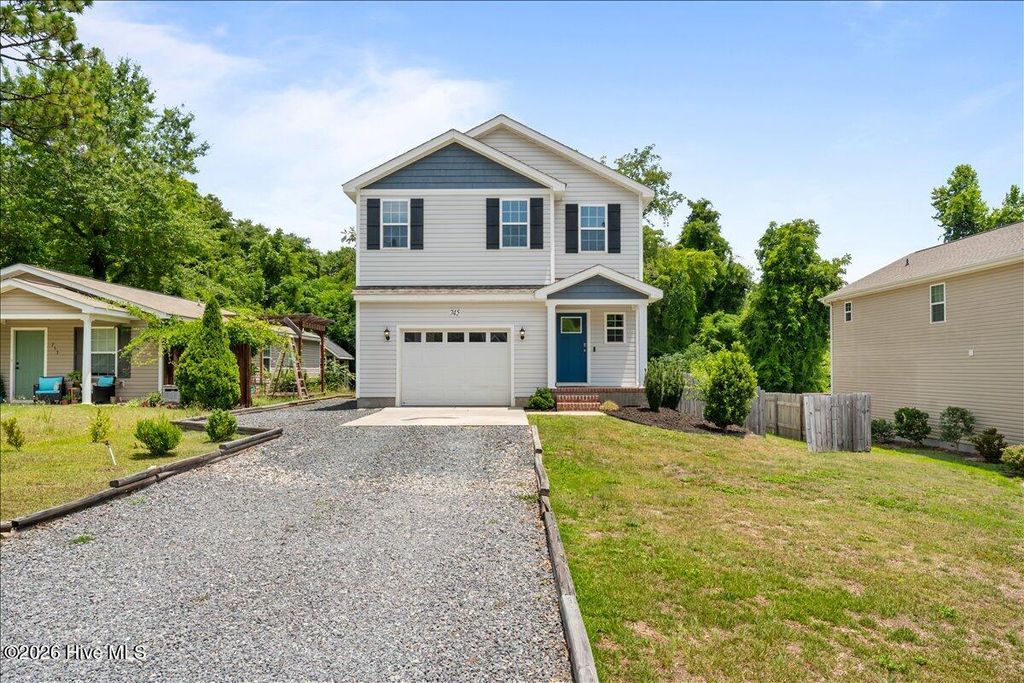 745 W Illinois Avenue, Southern Pines, NC 28387