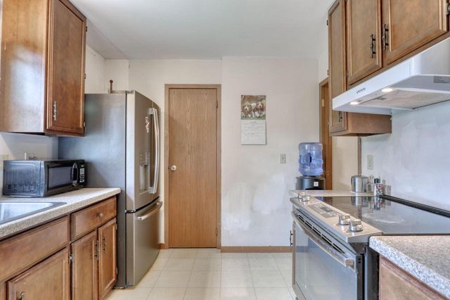 735 S Imperial DRIVE #D, Hartland, WI 53029