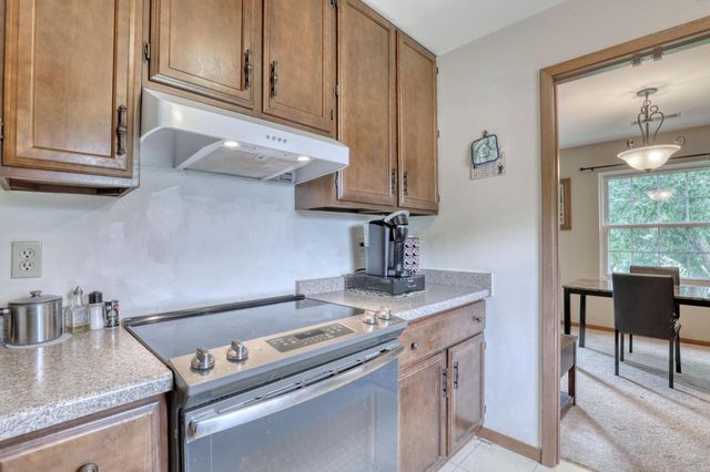 735 S Imperial DRIVE #D, Hartland, WI 53029