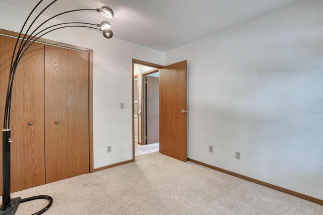 735 S Imperial DRIVE #D, Hartland, WI 53029