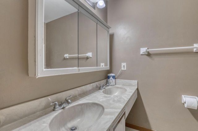 735 S Imperial DRIVE #D, Hartland, WI 53029