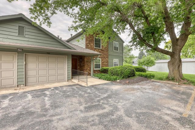 735 S Imperial DRIVE #D, Hartland, WI 53029