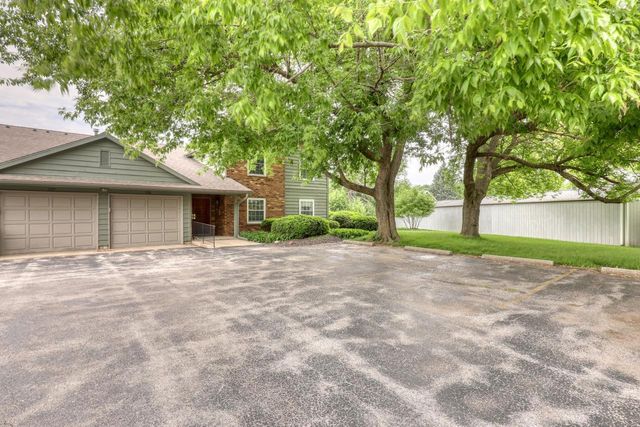 735 S Imperial DRIVE #D, Hartland, WI 53029