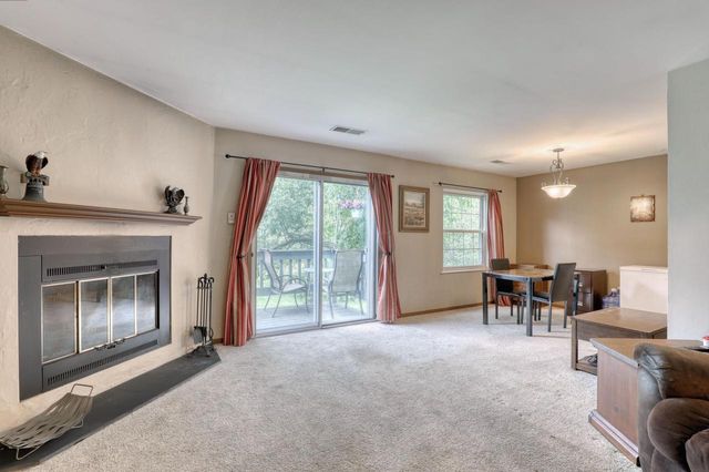 735 S Imperial DRIVE #D, Hartland, WI 53029