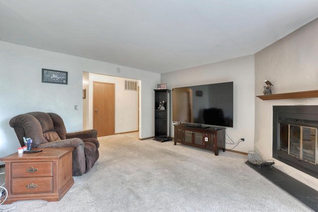 735 S Imperial DRIVE #D, Hartland, WI 53029