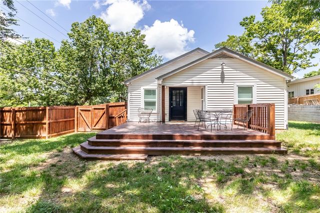 394 N Fletcher Avenue, Fayetteville, AR 72701
