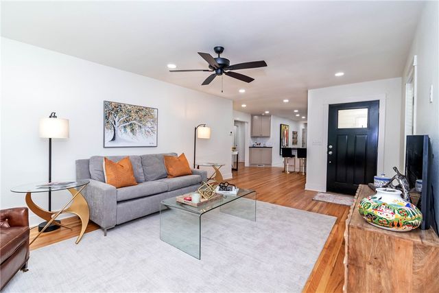 394 N Fletcher Avenue, Fayetteville, AR 72701