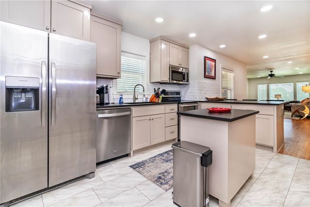 394 N Fletcher Avenue, Fayetteville, AR 72701