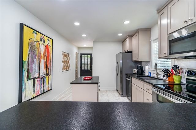 394 N Fletcher Avenue, Fayetteville, AR 72701