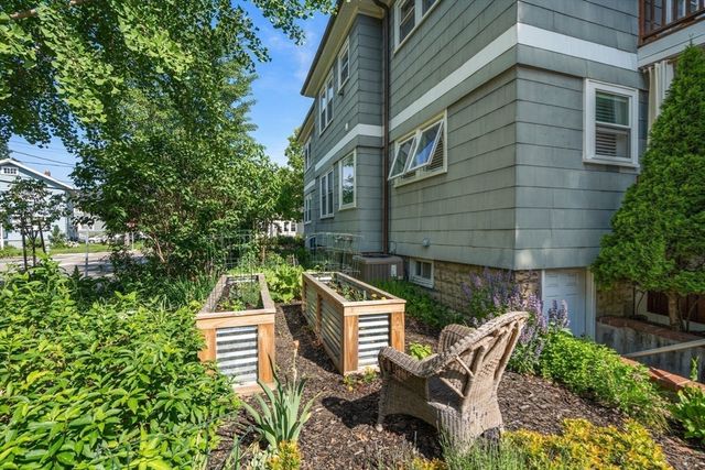116-118 Fayerweather St 1, Cambridge, MA 02138