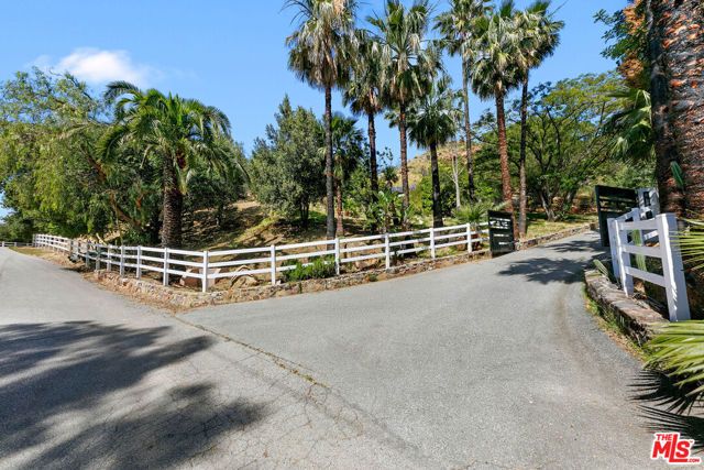 260 Loma Metisse Road, Malibu, CA 90265