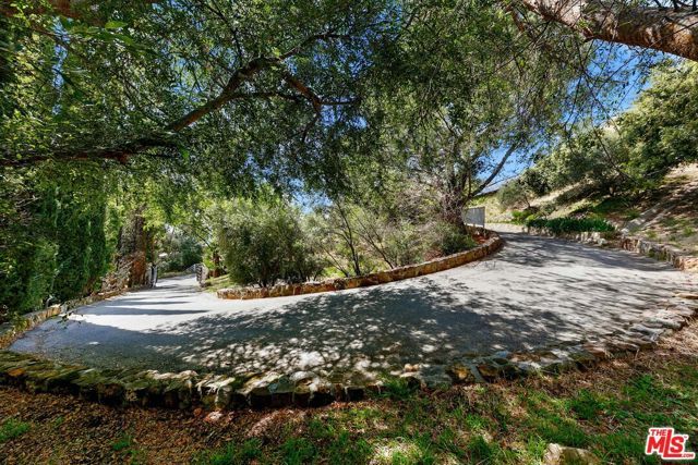 260 Loma Metisse Road, Malibu, CA 90265