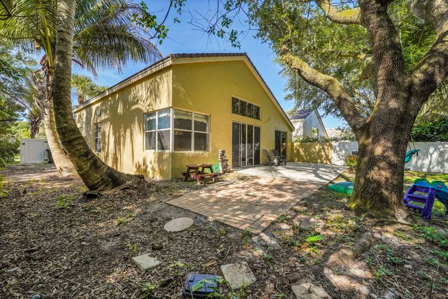 7600 Ridgefield Lane, Lake Worth, FL 33467