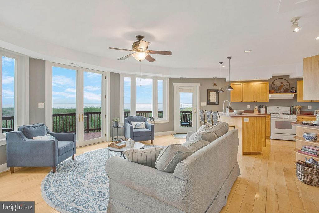 Image 10 of property listing at 5341 AL JONES DR, Shady Side, MD 20764