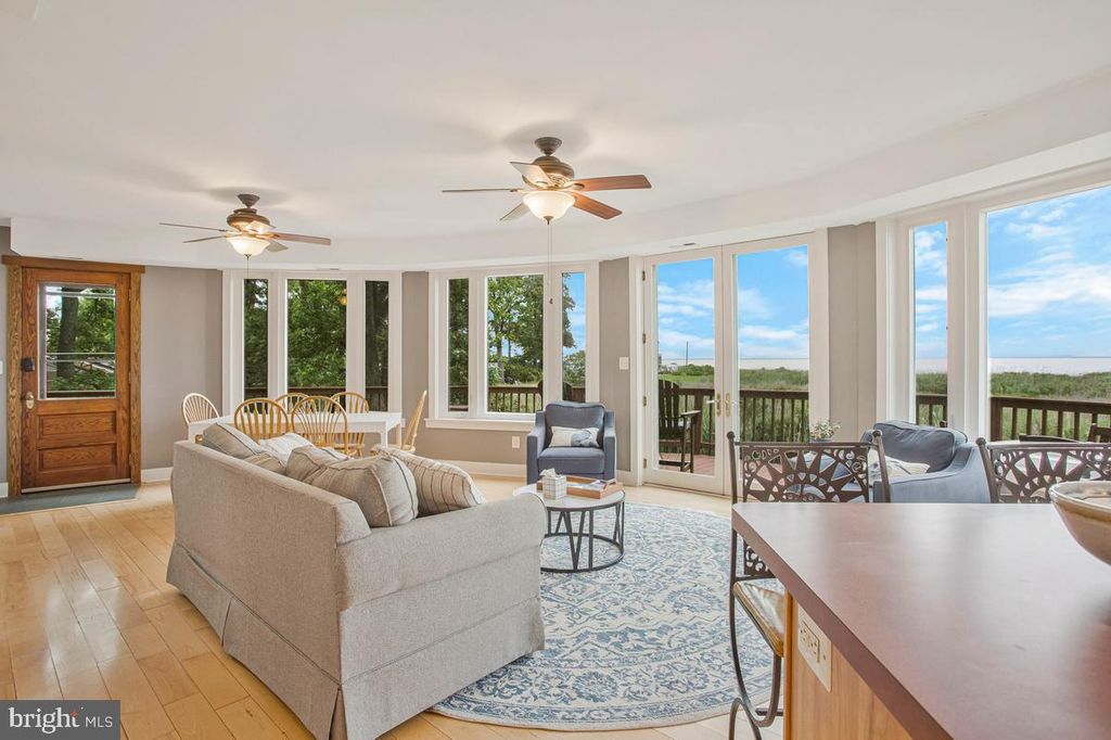 Image 12 of property listing at 5341 AL JONES DR, Shady Side, MD 20764