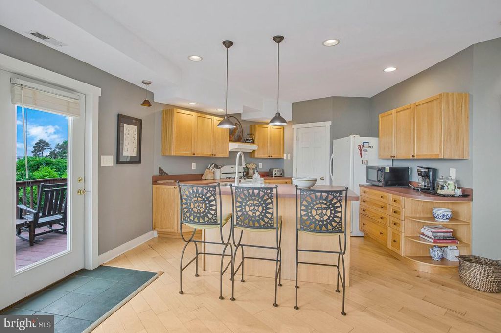 Image 15 of property listing at 5341 AL JONES DR, Shady Side, MD 20764