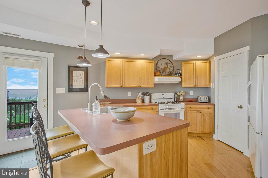 Image 16 of property listing at 5341 AL JONES DR, Shady Side, MD 20764