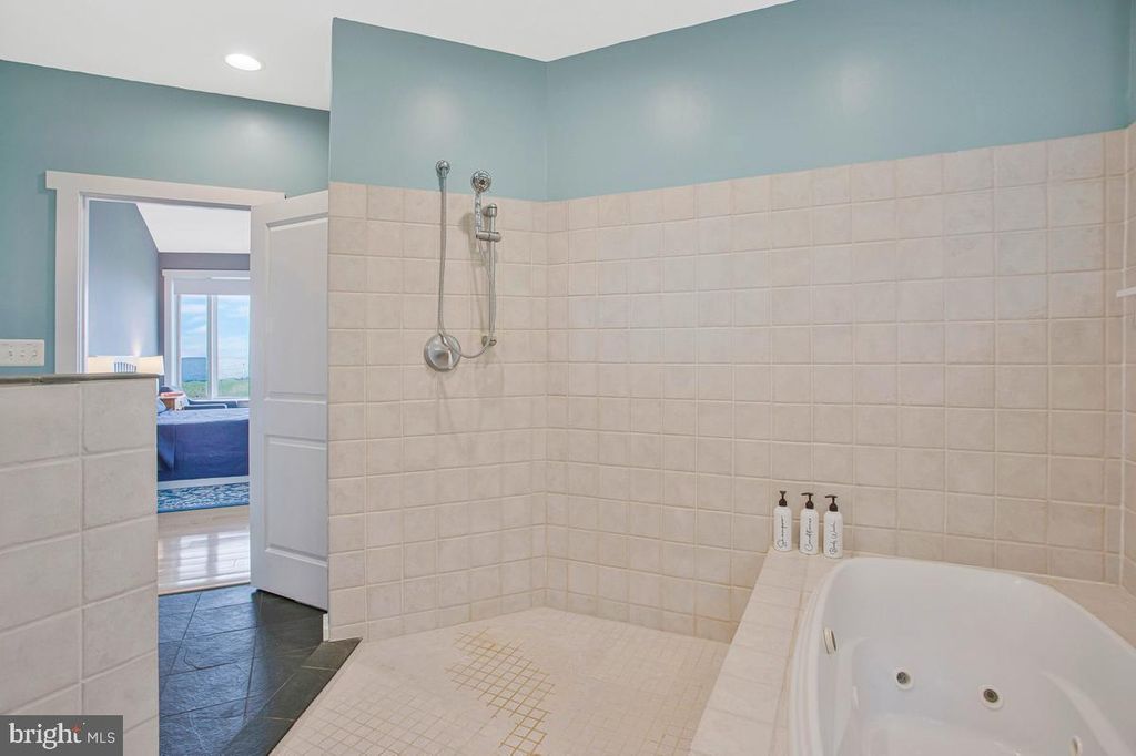 Image 34 of property listing at 5341 AL JONES DR, Shady Side, MD 20764