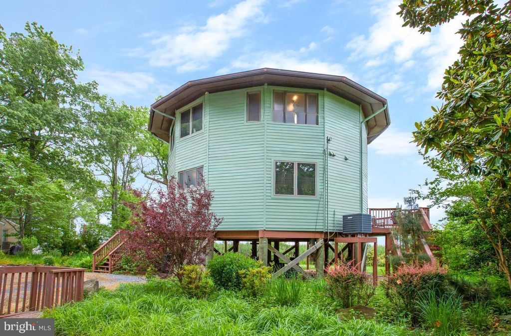 Image 4 of property listing at 5341 AL JONES DR, Shady Side, MD 20764