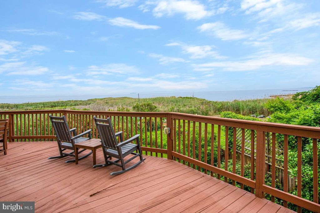 Image 40 of property listing at 5341 AL JONES DR, Shady Side, MD 20764