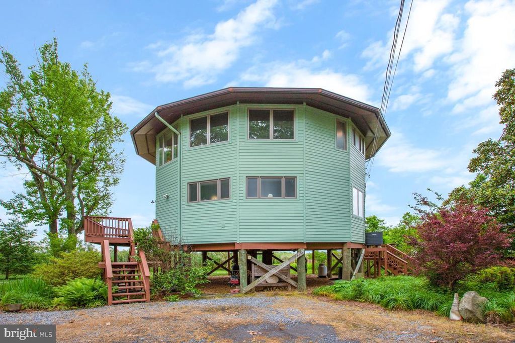 Image 5 of property listing at 5341 AL JONES DR, Shady Side, MD 20764