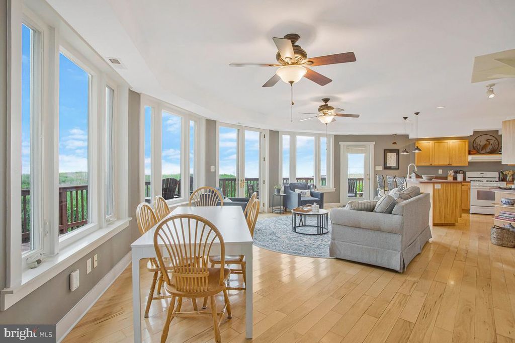 Image 8 of property listing at 5341 AL JONES DR, Shady Side, MD 20764