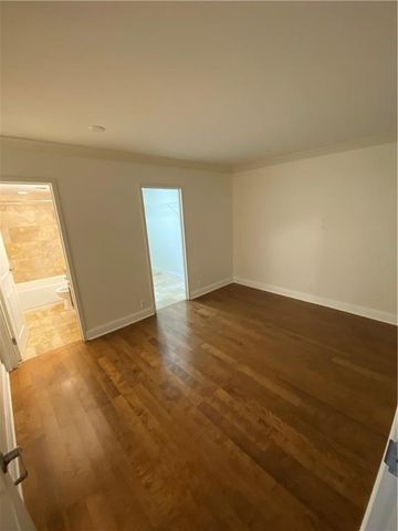 700 E 8TH Street 11 H, Kansas City, MO 64106