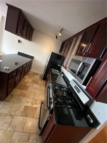 700 E 8TH Street 11 H, Kansas City, MO 64106