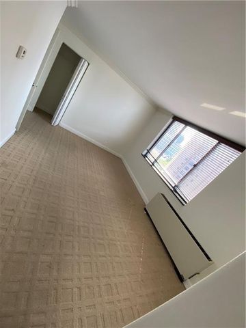 700 E 8TH Street 11 H, Kansas City, MO 64106
