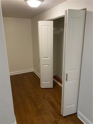 700 E 8TH Street 11 H, Kansas City, MO 64106
