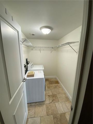 700 E 8TH Street 11 H, Kansas City, MO 64106