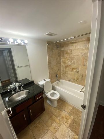 700 E 8TH Street 11 H, Kansas City, MO 64106