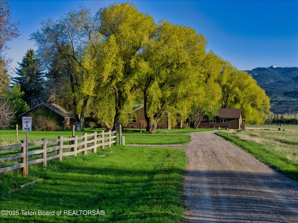 36 TRUMPETER Lane, Swan Valley, ID 83449 photo 3