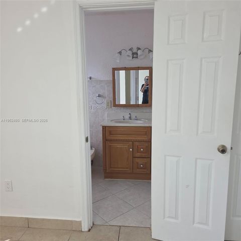 7056 SW 22nd St, Miami, FL 33155