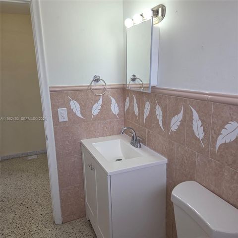 7056 SW 22nd St, Miami, FL 33155