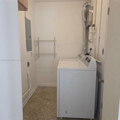 7056 SW 22nd St, Miami, FL 33155