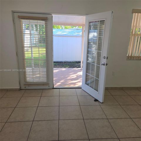 7056 SW 22nd St, Miami, FL 33155