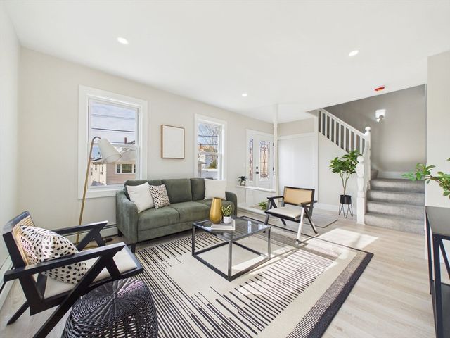 5 Weaver St, New Bedford, MA 02740