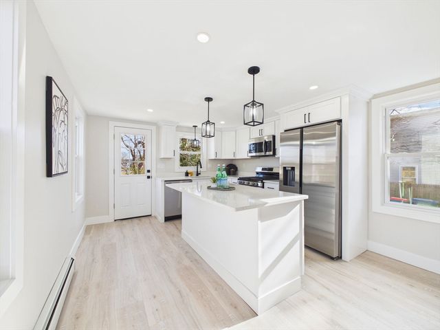 5 Weaver St, New Bedford, MA 02740