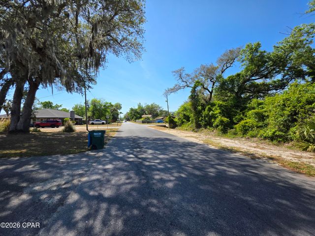 6114 Lake Drive, Panama City, FL 32404