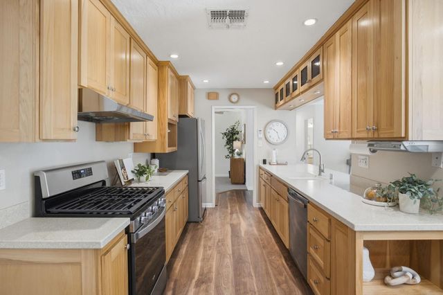 1836 Venus Dr, Sacramento, CA 95864