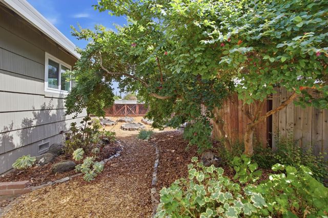 1836 Venus Dr, Sacramento, CA 95864