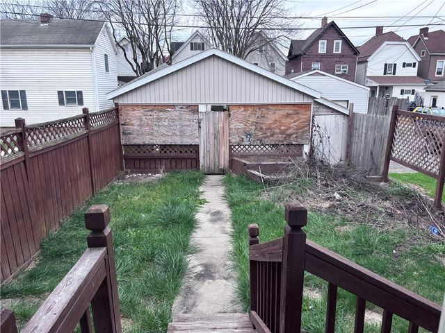 121 Hamilton Ave, Vandergrift, PA 15690