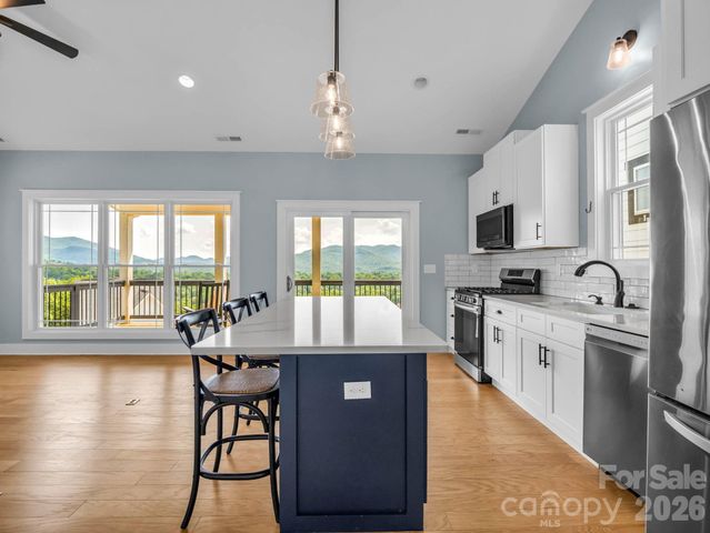 285 Mount Allen Heights, Black Mountain, NC 28711