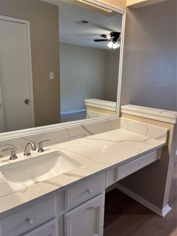 9910 Stonemont Road, La Porte, TX 77571