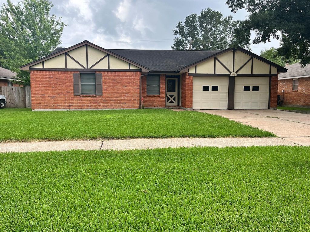 9910 Stonemont Road, La Porte, TX 77571