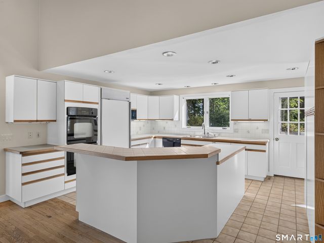 108 Maple Avenue, Old Saybrook, CT 06475