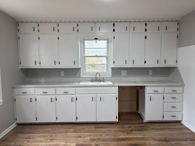 4002 W Edminster St, Wichita, KS 67212