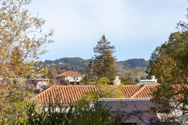 4101 Greenwood Ave, Oakland, CA 94602